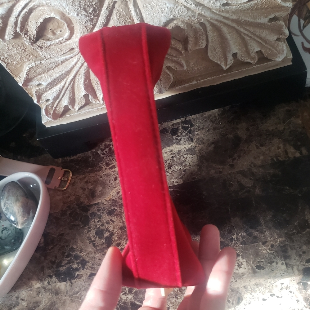 NWOT CHANEL Red Velvet makeup bag - Picture 5 of 9